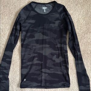 Athleta Momentum Black and Gray Camouflage Long Sleeve Top